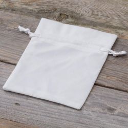 Fluwelen zakjes 10 x 13 cm - wit Witte zakjes