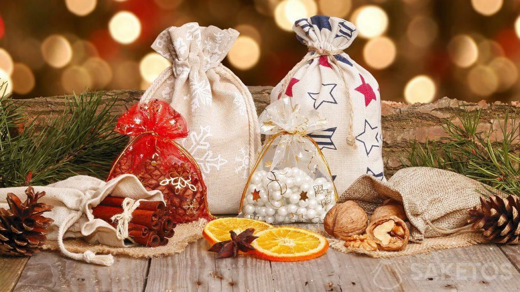 4.Kerstzakjes gemaakt van stof voor Sinterklaas-en Kerstgeschenken