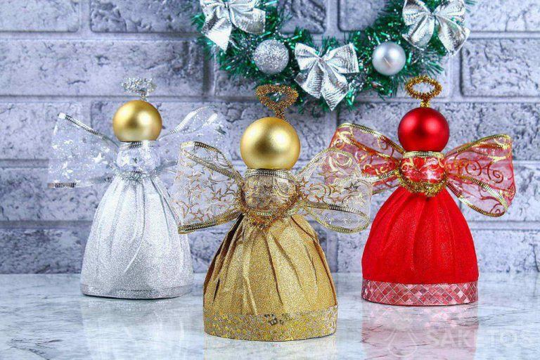 Schattige zelfgemaakte engelen gemaakt van kerstballen - de perfecte versiering voor je kersttafel of boom