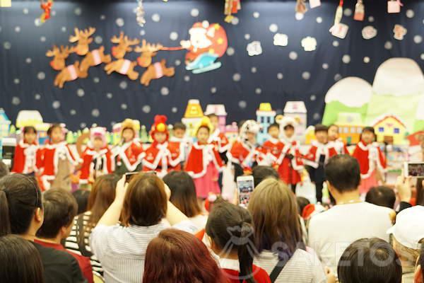 Kerstman op de kleuterschool - kindervoorstelling