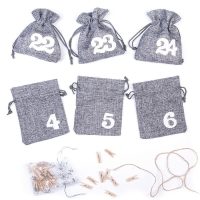 Adventskalender jute zakjes 12 x 15 cm - grijs + witte cijfers Kerst tassen