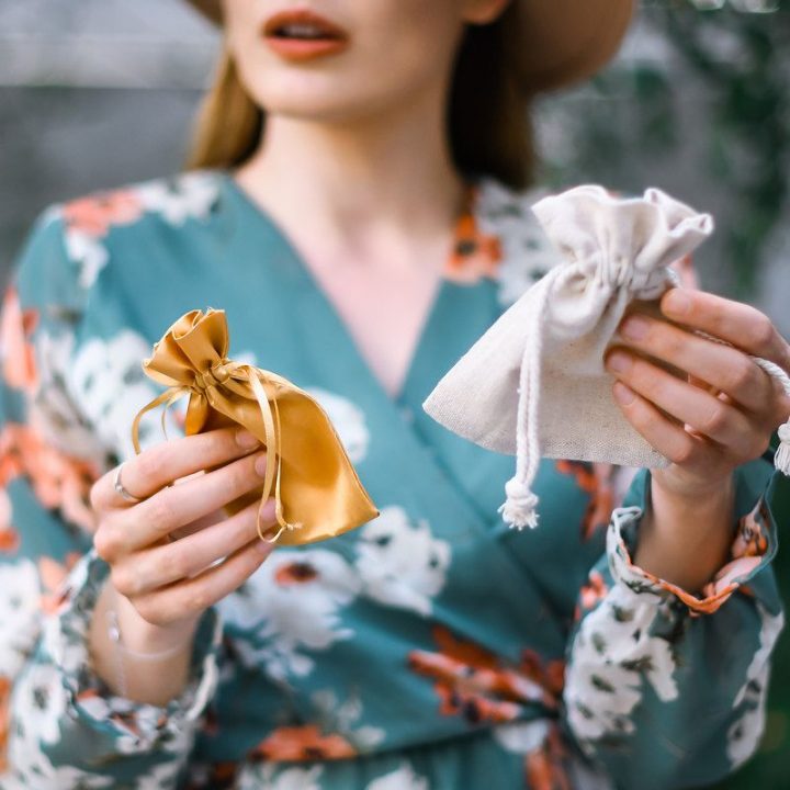 Satijnen zakjes 8 x 10 cm - goud Kleine Zakjes 8x10 cm