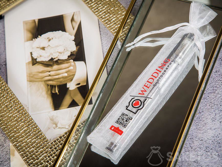 Het opbouwen van merkbekendheid, of hoe kunnen zakken uw merk versterken? 6 Pen in etui met logo en QR-code