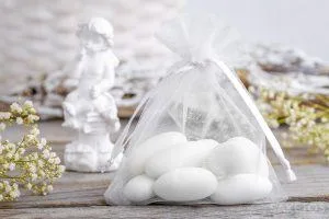 De zak kan ook dienen als tafeldecoratie voor een eerste communiefeest.