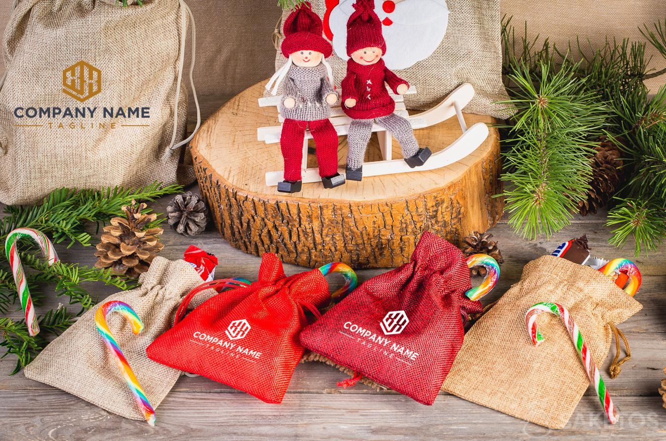 Inspiratie voor de feestdagen - gebruik van stoffen zakjes als geschenkverpakking