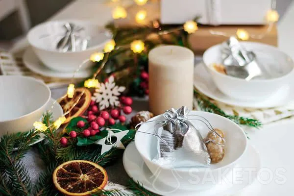 Hoe decoreer je een kandelaar voor op tafel? 16 kerst tafeldecoratie