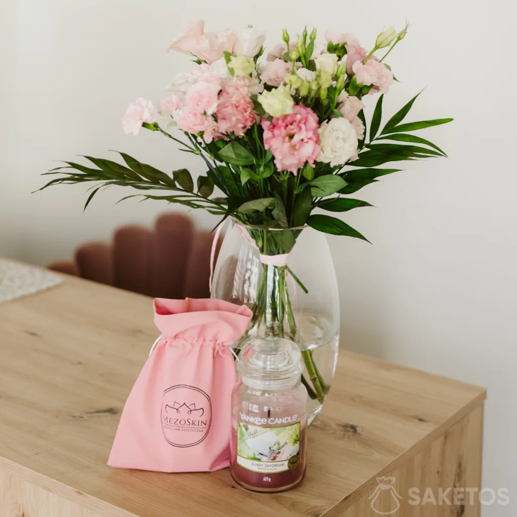 Een kleine toevoeging, groot effect: Zakjes met logo als manier om een prestigieus imago van de schoonheidssalon te creëren. 1