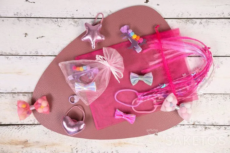 Hoe bewaar ik mijn haaraccessoires thuis en op reis? 4 Organza zakjes voor haarversieringen