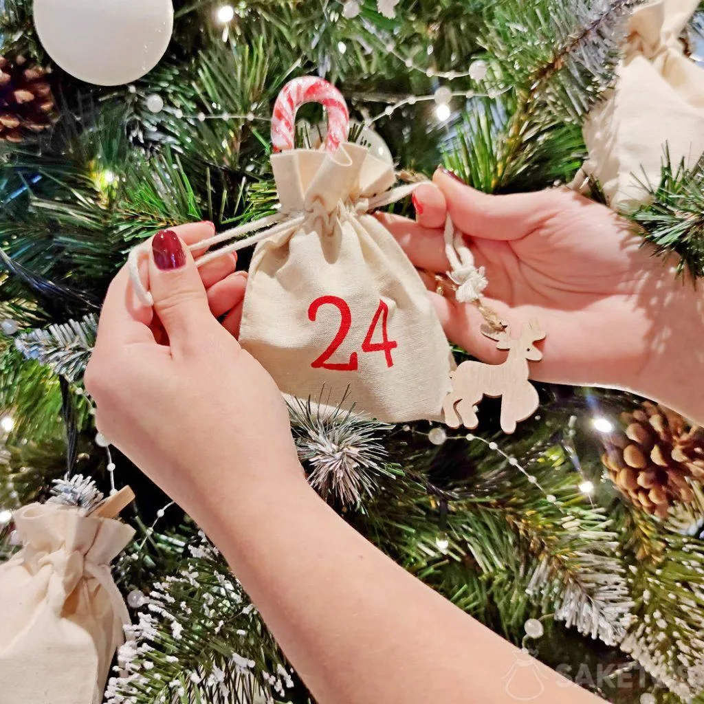 Originele kerstguirlande - creëer een unieke adventskalender in de vorm van een kerstguirlande 7 Adventskalender van zakjes - kant-en-klare adventssets