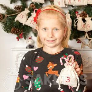 Originele kerstguirlande - creëer een unieke adventskalender in de vorm van een kerstguirlande 3 Adventskalender van zakjes - Kerstguirlande