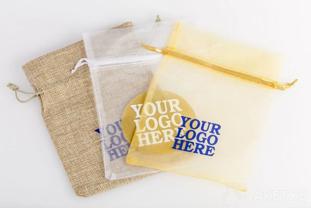 Reclame zakjes - voor visitekaartjes, verfrissingen, balpennen 3 We kunnen elke mogelijke opdruk op de zakjes plaatsen, bijvoorbeeld ook het bedrijfslogo.