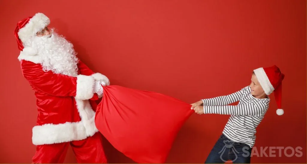 De Kerstman op school of op de kleuterschool? Cadeauzakjes voor kinderen 3 2.Stoffen zakjes zijn ideaal om speelgoed op te bergen en om cadeautjes voor de kinderen te verpakken