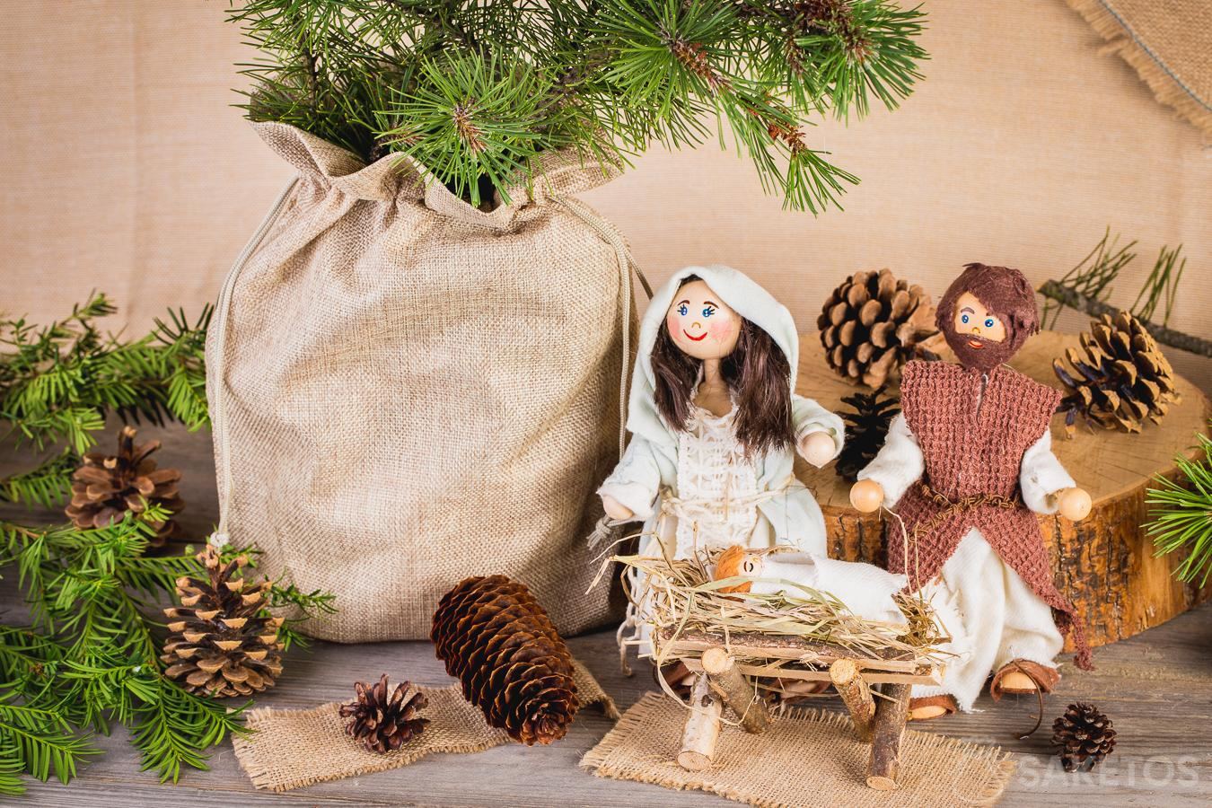 Ook bloempotten kunnen worden gedecoreerd met jute geschenkzakjes