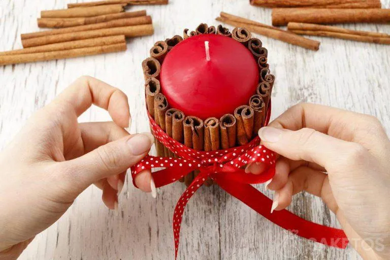 Welke kerstdecoratie kiezen voor interieurs? 9 DIY-kerstdecoratie - kaneelkaarshouder