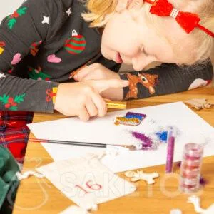 Originele kerstguirlande - creëer een unieke adventskalender in de vorm van een kerstguirlande 4 Hangers van multiplex om zelf te versieren.