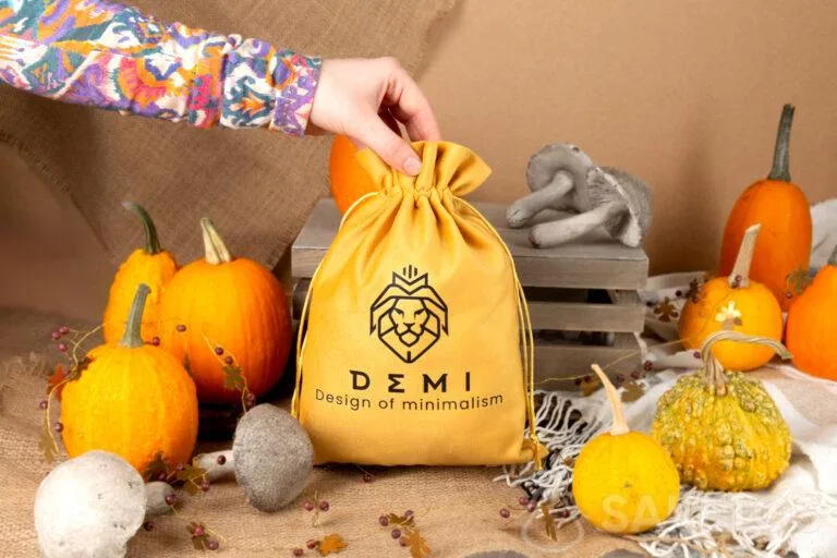 Wat is een Halloweenmand en wat kun je erin stoppen? Herfstcadeaugids - ideeën voor Halloween-aankopen 6 Fluwelen zak met klantlogo