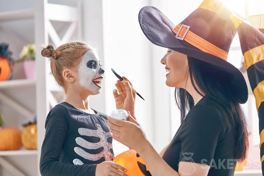 Halloween candy hunt, het zoeken naar snoep - Halloween speelplezier 14 Halloweenkostuum en make-up
