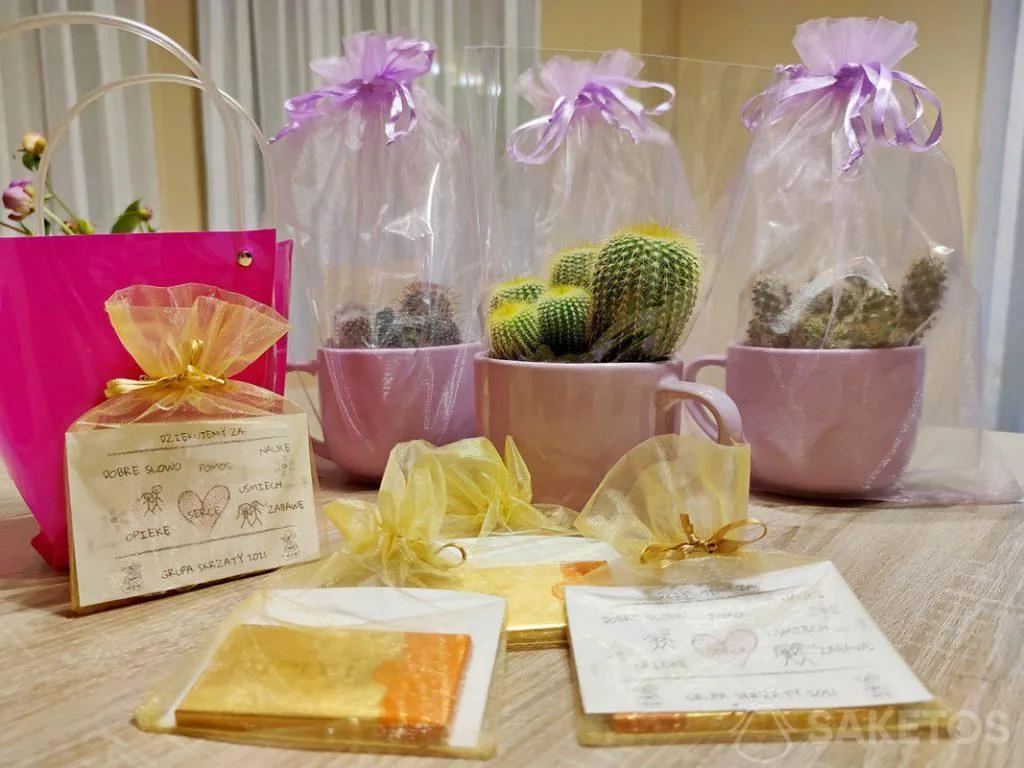 Kleuterschool - inspirerende decoraties, geschenken, organisers 18 Een cadeaupakket voor een leraar - voor lerarendag en het einde van het schooljaar.