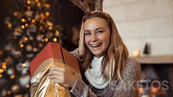 Elegant gouden zakje als kerstcadeauverpakking