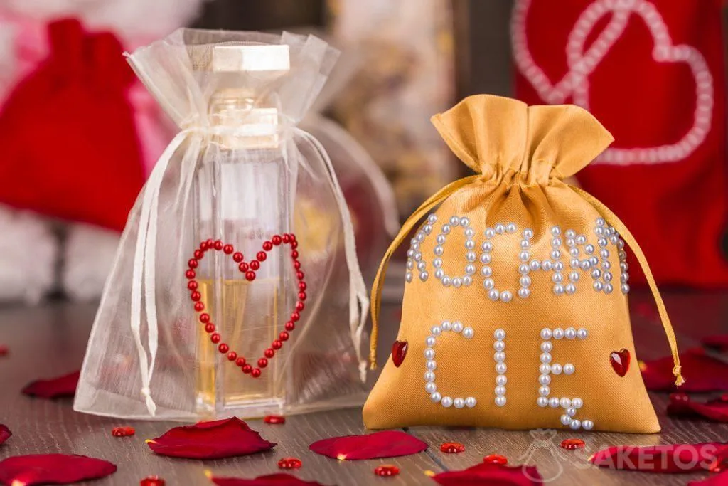 Kinderzak versieren - 5 cadeauverpakkingsideeën voor Mama en Papa 2 Handgemaakte cadeauverpakkingen voor geliefden