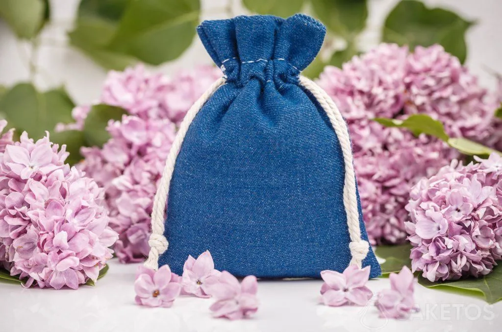 Jeans stof (Denim) - inspirerende toepassing 2 Decoratief zakje van jeans (denim)