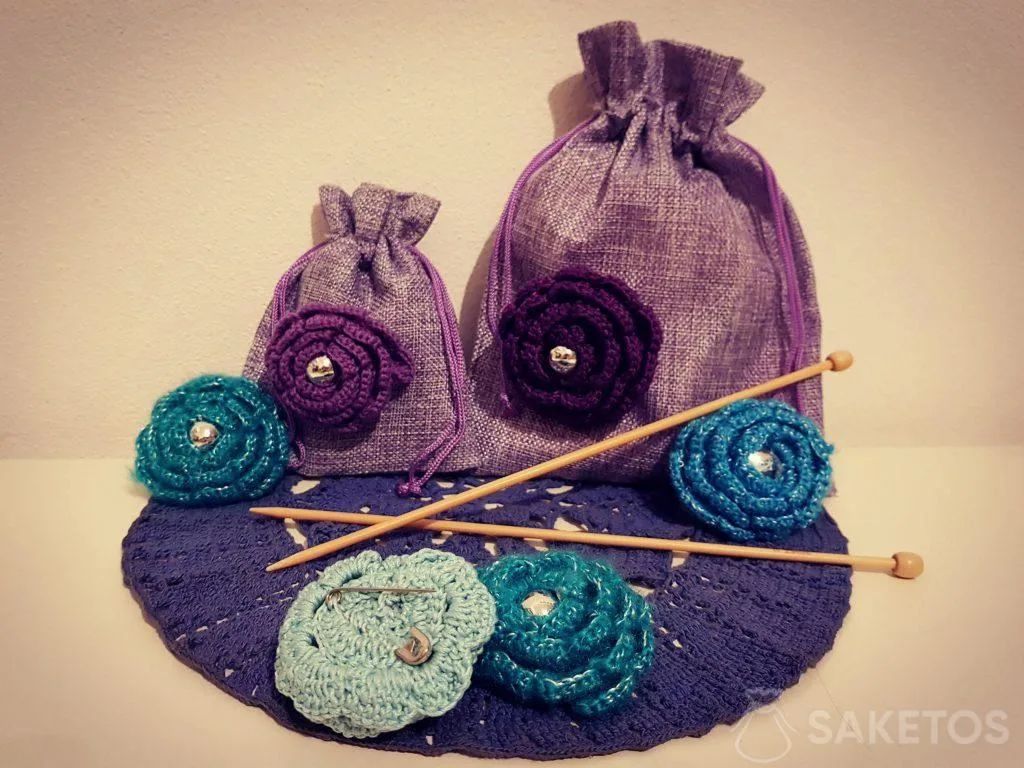 Kinderzak versieren - 5 cadeauverpakkingsideeën voor Mama en Papa 6 DIY jute zakken met decoraties