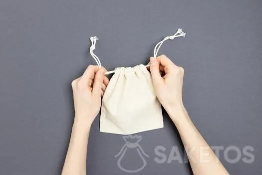 Organizers voor klein speelgoed. Ruim efficiënt je speelgoed op en raak niets kwijt! 6 De koordjes in de trekker zorgen ervoor dat het zakje eenvoudig te openen en te sluiten is!