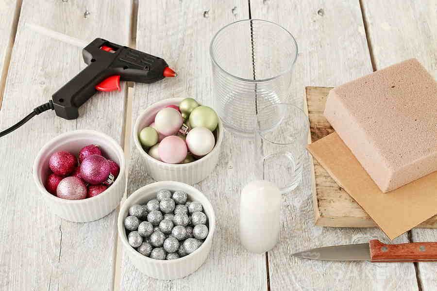 Hoe decoreer je een kandelaar voor op tafel? 6 DIY Kerstkandelaar