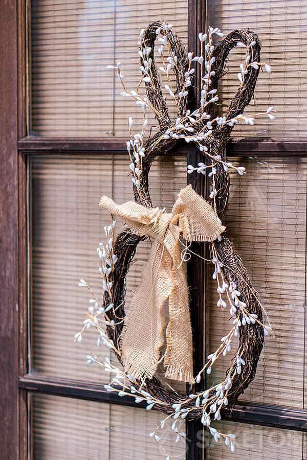 Paasversiering voor het huis 7 Wienie bunny - Paaskrans op de deur