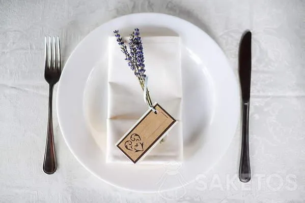 Bruiloft met lavendel - lavendelbloemen als thema voor bruiloft en receptie 12 Lavendelboeket met vignet