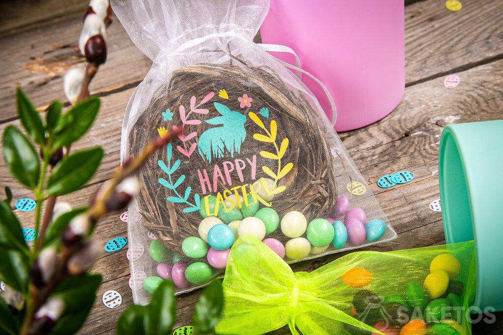 Paasdecoraties voor op tafel - hoe maak je indruk op gasten in hotelrestaurants? 6 Zakjes van organza met paasprints