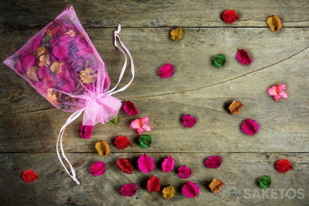 Ingenieuze en creatieve paasversieringen, maak ze samen met uw kind! 7 Organza decoraties