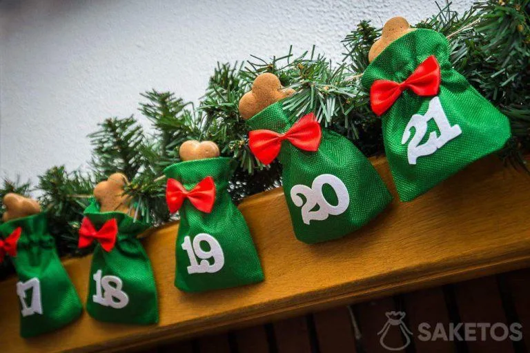 Kerstslinger van jutezakken met peperkoek