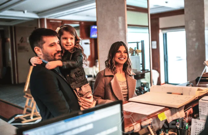 Hoe beïnvloed je de eerste indruk van hotelgasten? 5 De receptie heeft een sterke invloed op de ervaring van de hotelgast