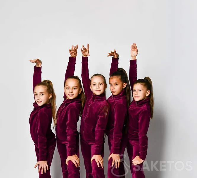 Velours - hoe ontstaat deze stof en waar wordt zij zoal voor gebruikt? 5 4.Deze stof wordt ook gebruikt om comfortabele, sportieve trainingspakken te maken.