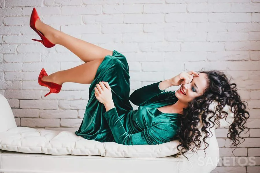 Velours - hoe ontstaat deze stof en waar wordt zij zoal voor gebruikt? 3 2.Een glanzende velours jurk