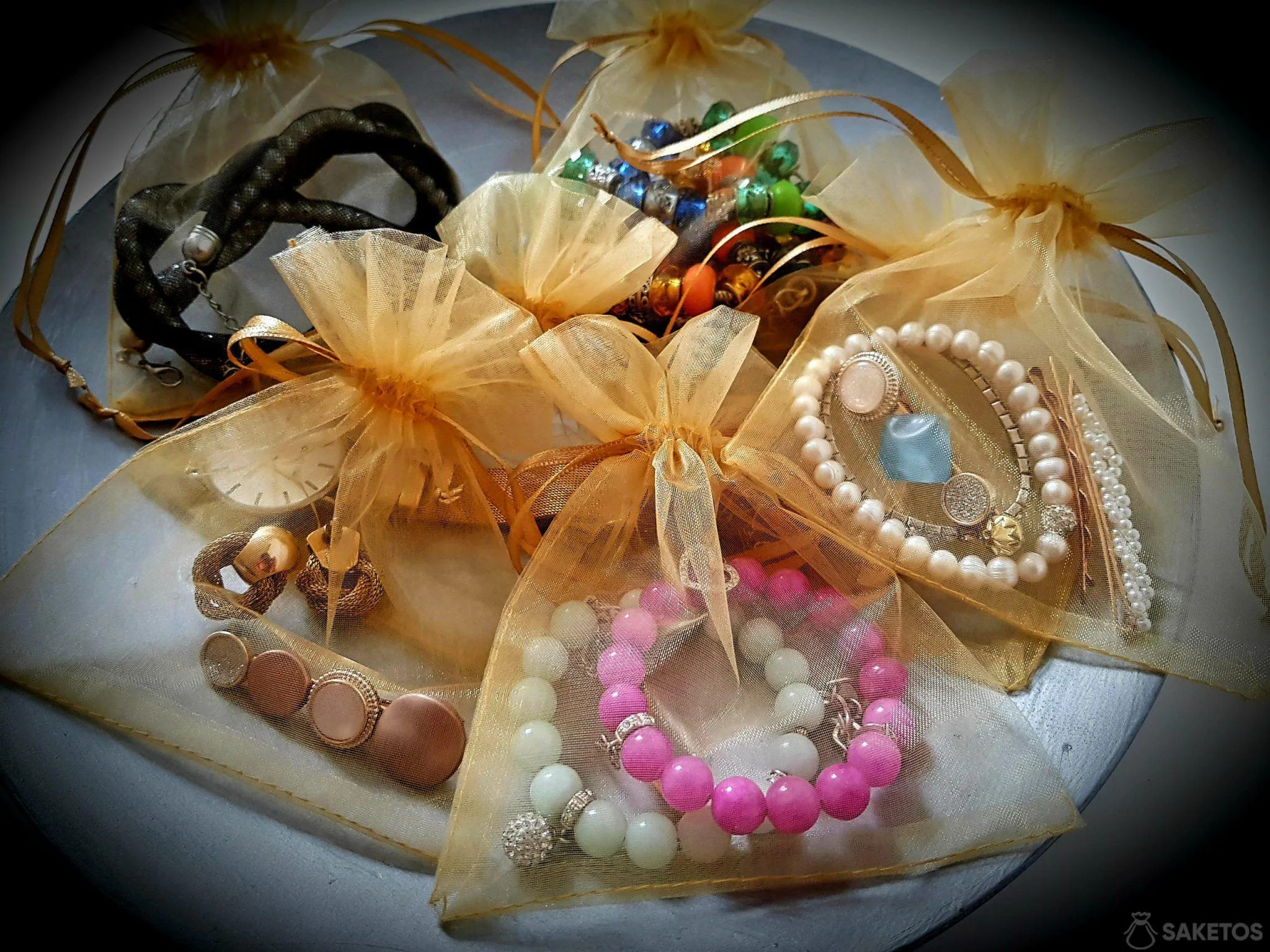 Reiszakken voor vakantiereizen. Wasgoed scheiden 10 Hoe juwelen meenemen