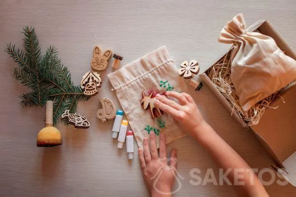 Kleuterschool - inspirerende decoraties, geschenken, organisers 11 Linnen zakken versieren met stempels